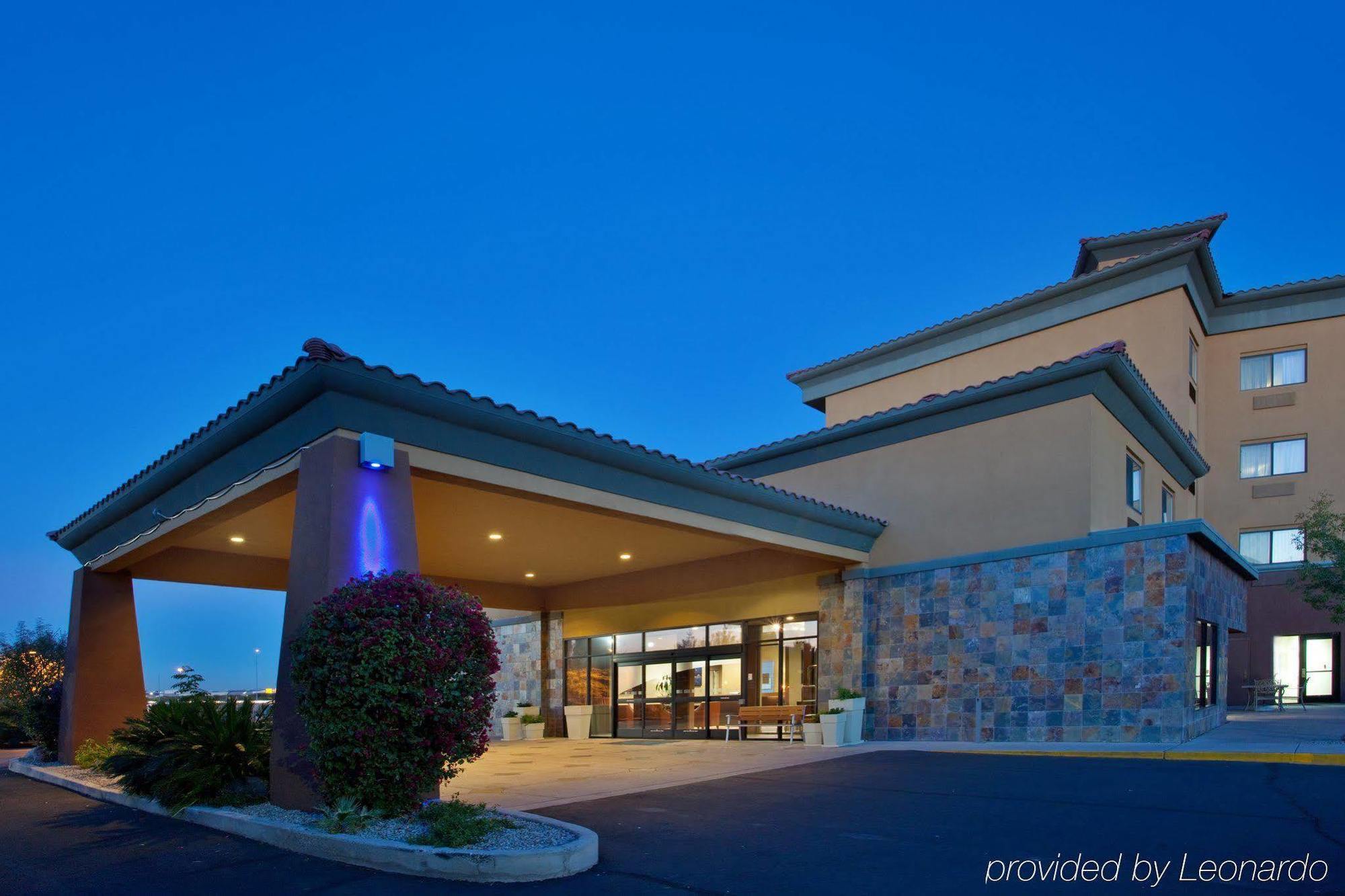 Holiday Inn Express & Suites Phoenix/Chandler Ngoại thất bức ảnh