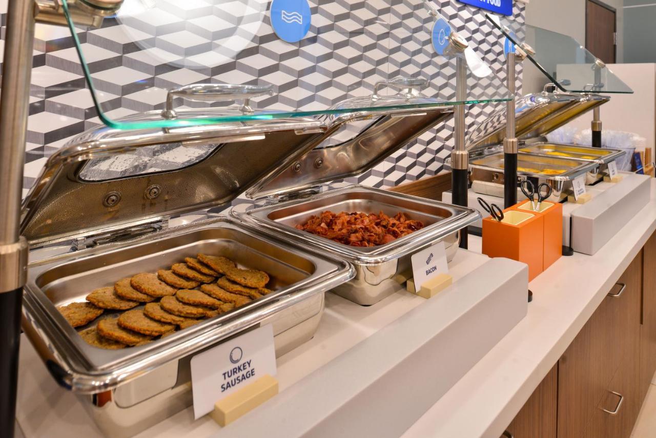 Holiday Inn Express & Suites Phoenix/Chandler Ngoại thất bức ảnh