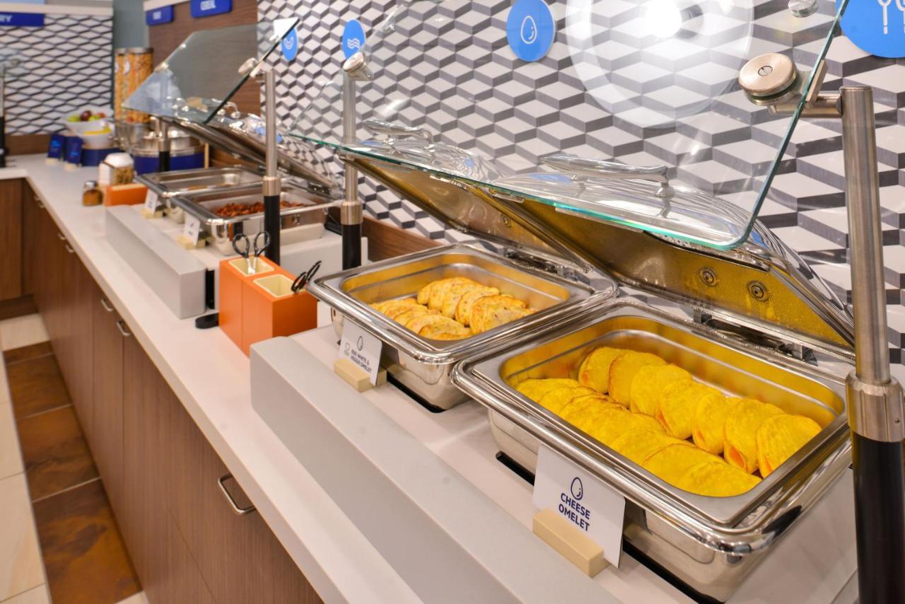 Holiday Inn Express & Suites Phoenix/Chandler Ngoại thất bức ảnh
